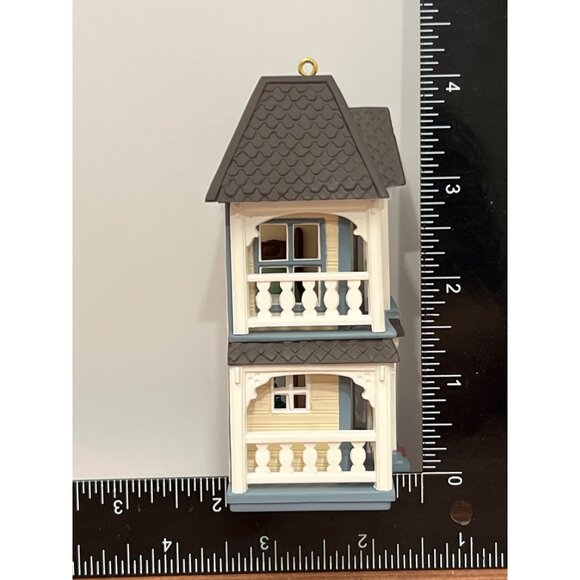 1993 HALLMARK KEEPSAKE ORNAMENT QX417-5 COZY HOME NOSTALGIC HOUSES AND SHOPS - Picture 5 of 8